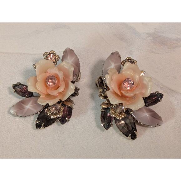 Vintage c1950s Unsigned Beau Jewels Pink Floral & Rhinestone Clip-On Earrings - Picture 4 of 8